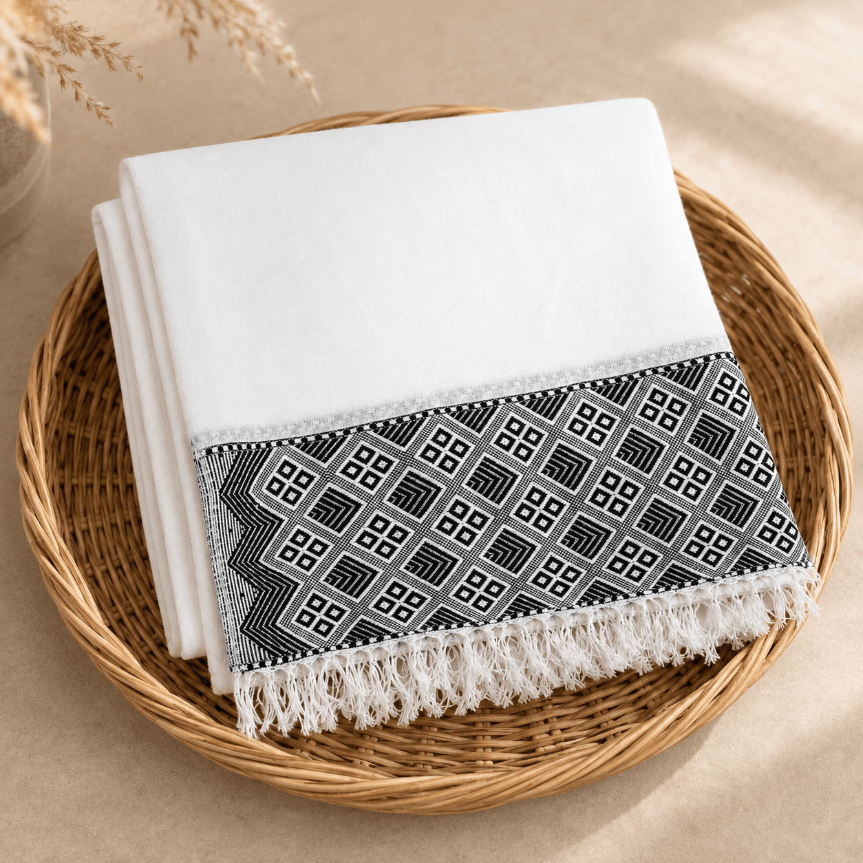 Netela – White with Black Geometric Border
